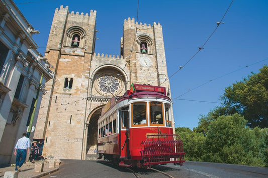 Passeio de elétrico vermelho